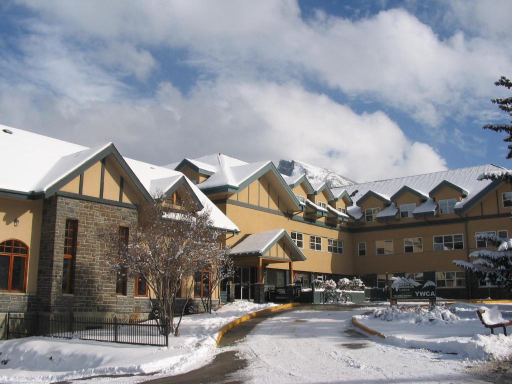 Ywca Banff Hotel Екстер'єр фото