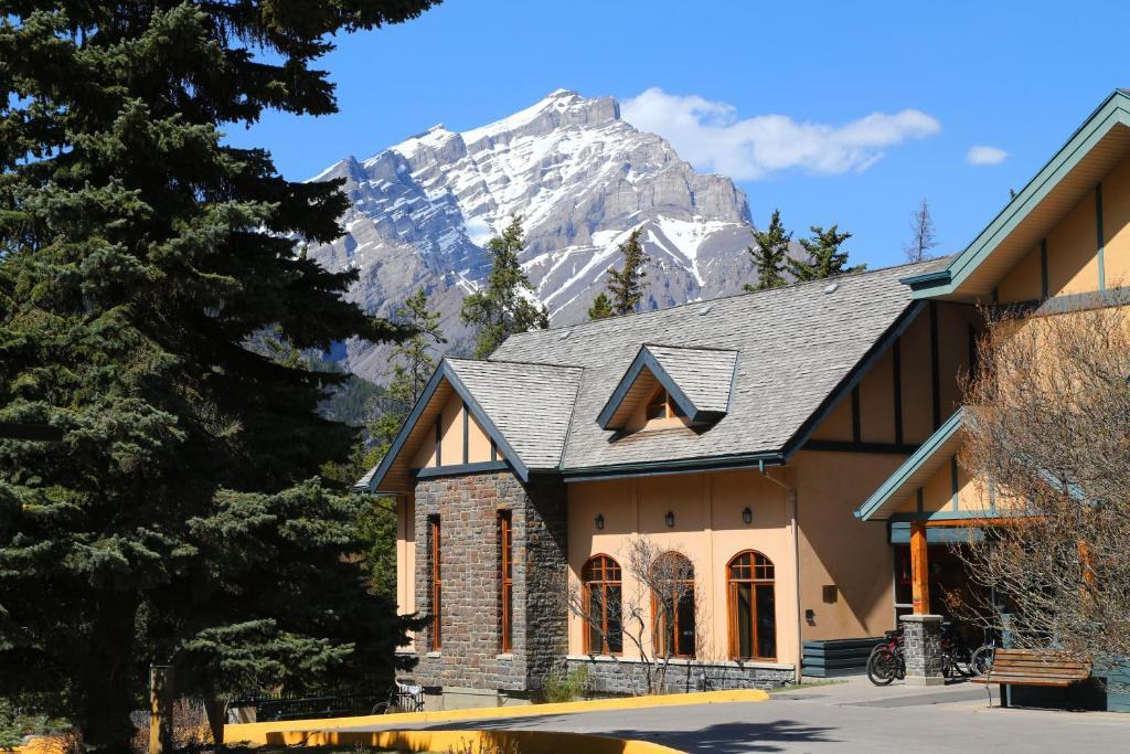 Ywca Banff Hotel Екстер'єр фото