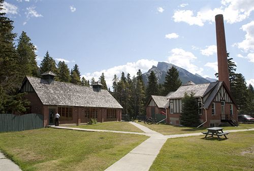 Ywca Banff Hotel Екстер'єр фото